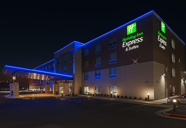 Images Holiday Inn Express & Suites Tulsa South - Woodland Hills by IHG