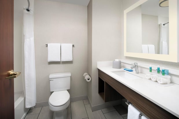 Images Holiday Inn Express Knoxville-Strawberry Plains by IHG