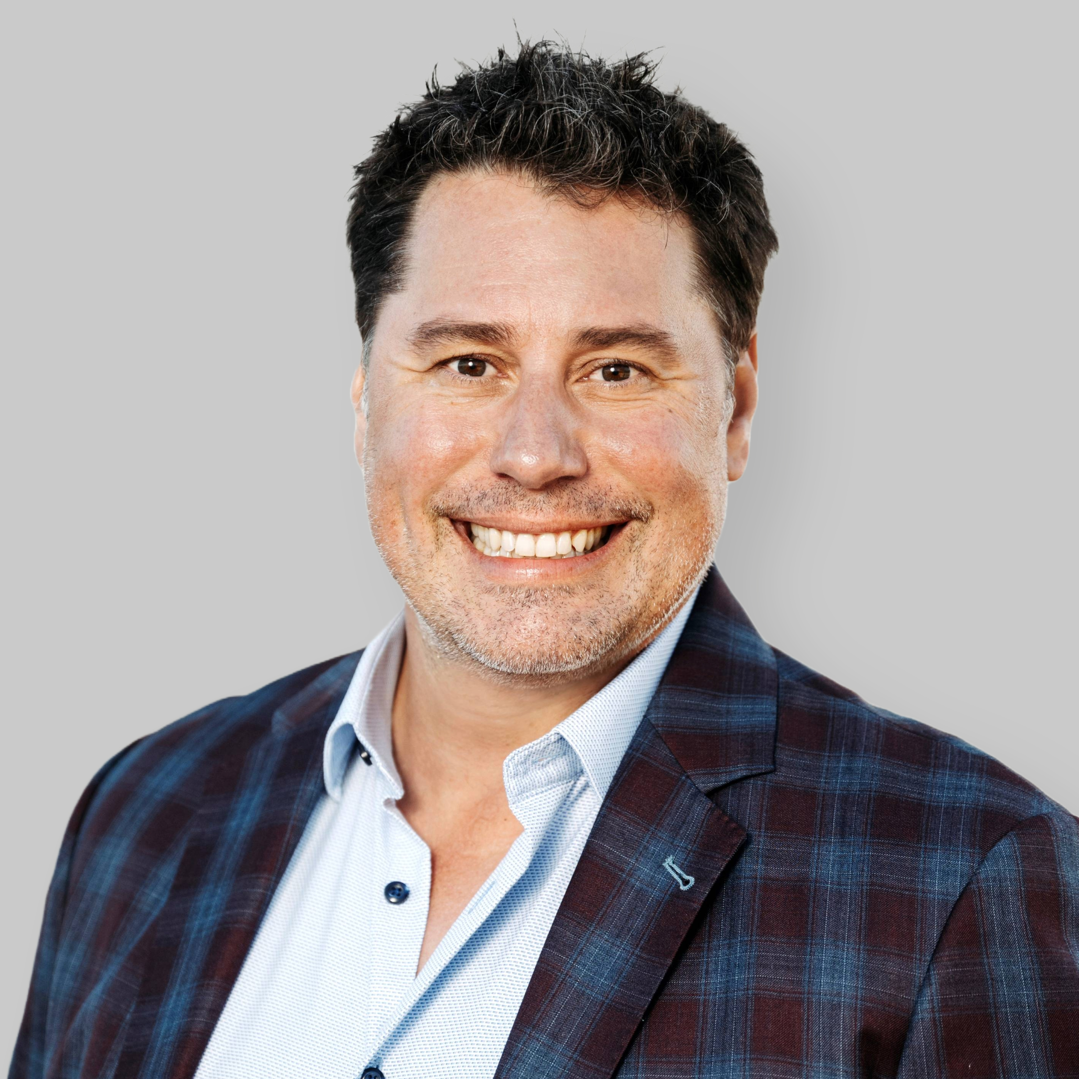 Headshot of Adrian F. Schulz, a wealth advisor at Chase