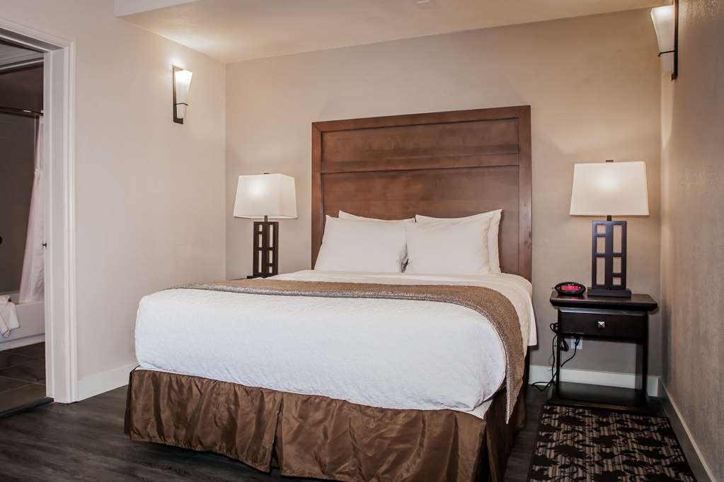 Suite Queen Bed 