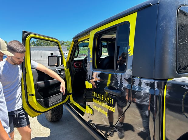 Images PECO Signs and Wraps