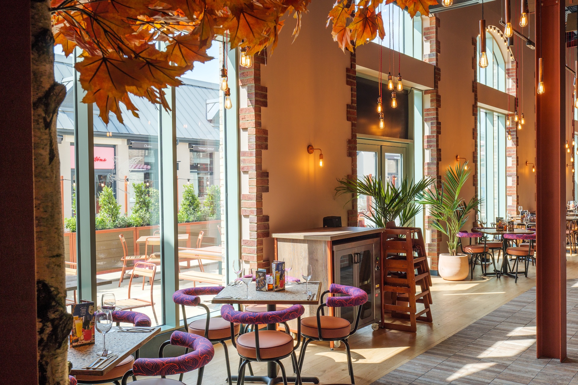 Zizzi Cotswolds Outlet, Inside Seating