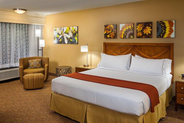 Images Holiday Inn Express Simi Valley by IHG