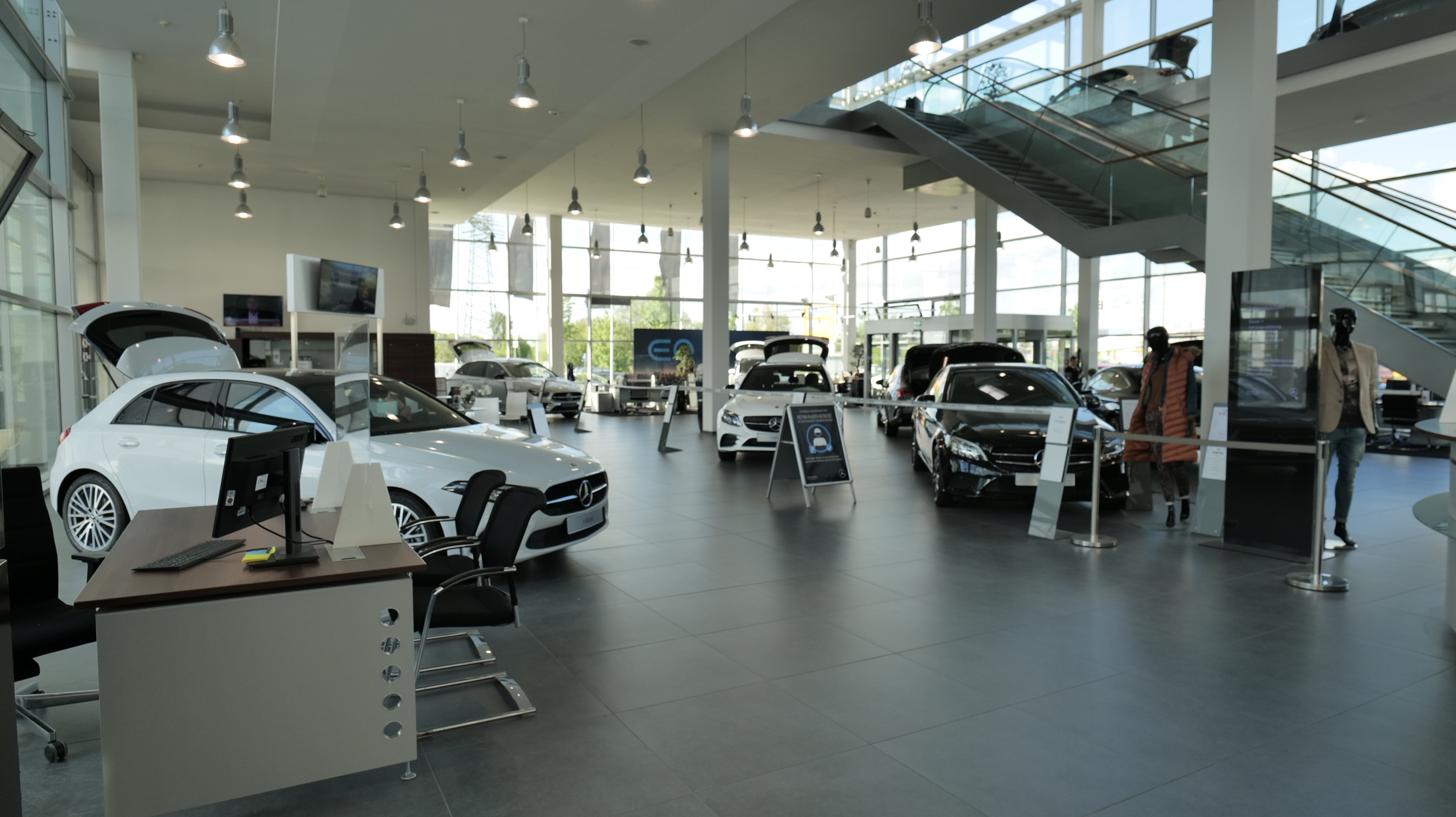 Mercedes-Benz PKW Verkauf, Hans-Grade-Allee 61 in Schönefeld