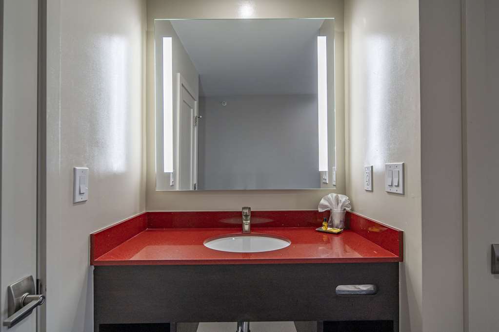 Best Western Plus Dragon Gate Inn