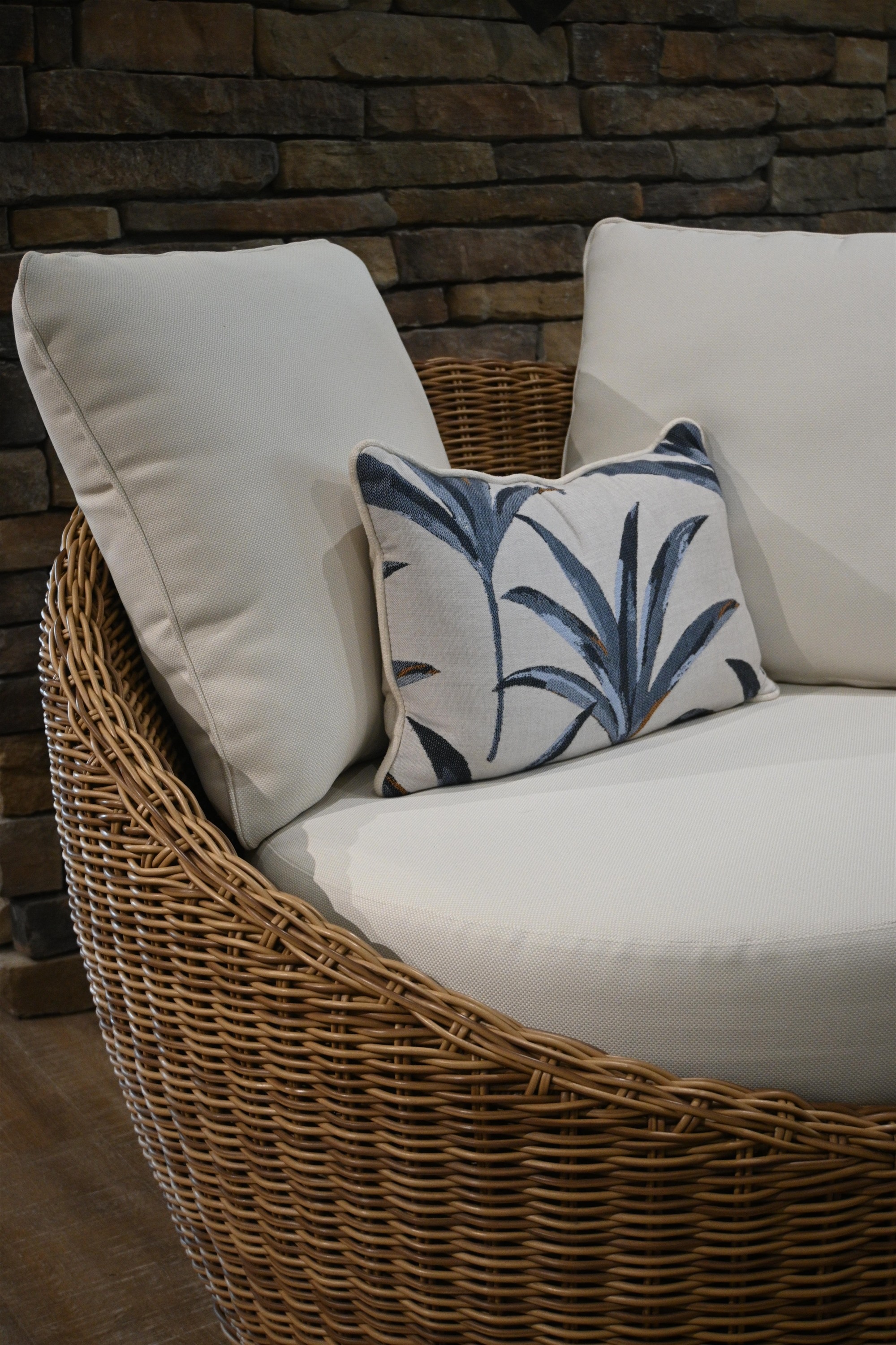 Shop Outdoor Swivel Chairs at Rooms To Go Patio