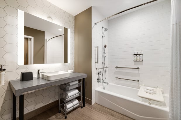 Images Holiday Inn & Suites Nashville Downtown - Broadway by IHG