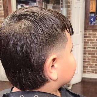 Navarro's Barbershop- men haircuts