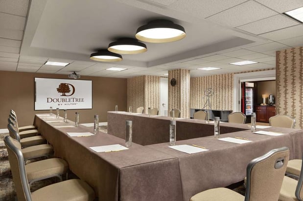 Images DoubleTree by Hilton McLean Tysons