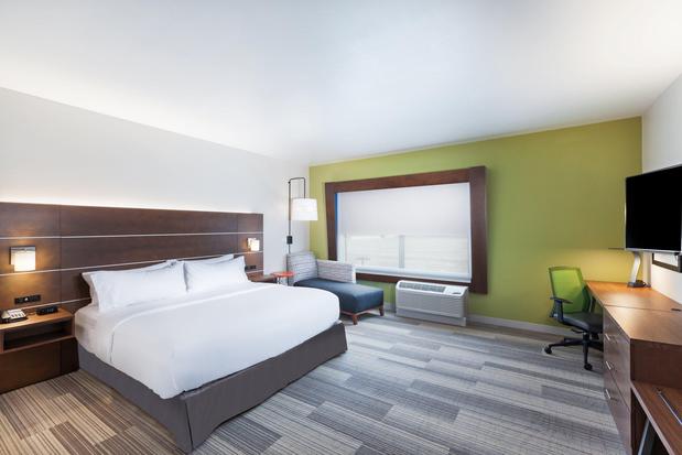 Images Holiday Inn Express & Suites Chanute by IHG