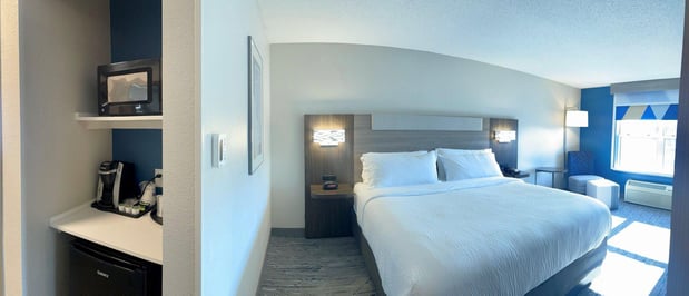 Images Holiday Inn Express & Suites Marquette by IHG