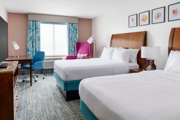 Images Hilton Garden Inn Orlando at SeaWorld