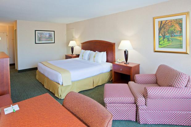 Images Holiday Inn Charlottesville-Univ Area, an IHG Hotel