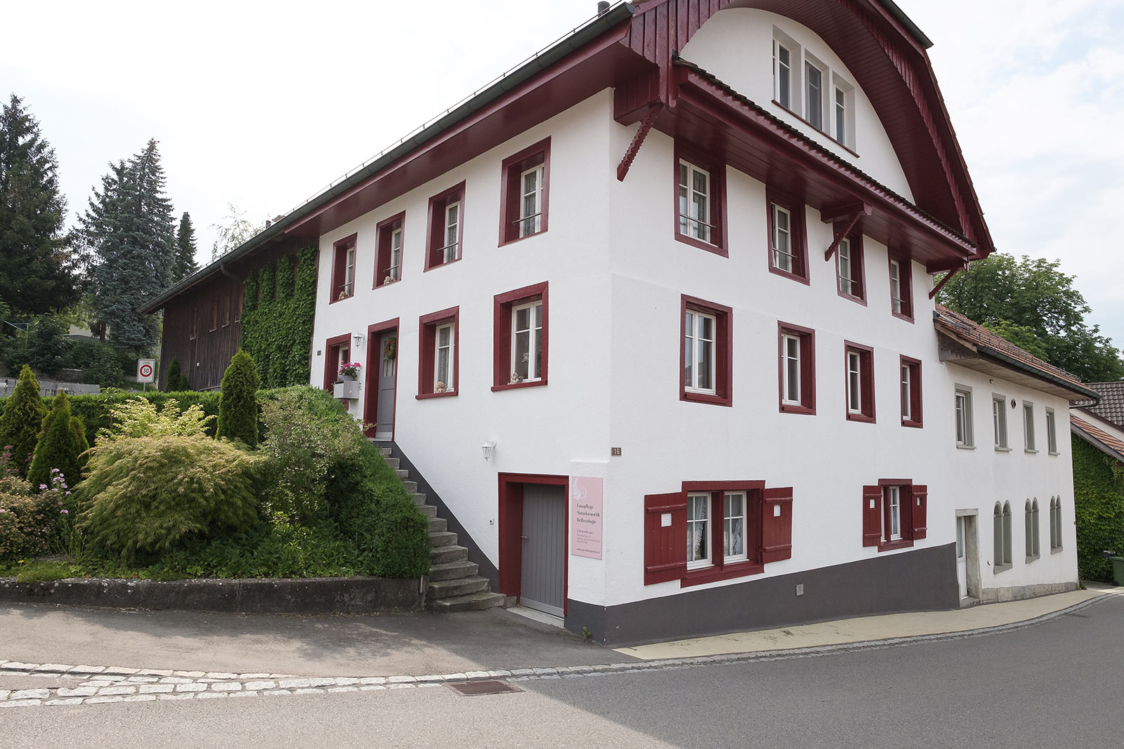 Paradiespraxis, Paradiesstrasse 2A in Bellikon