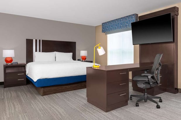 Images Hampton Inn & Suites Madison Downtown