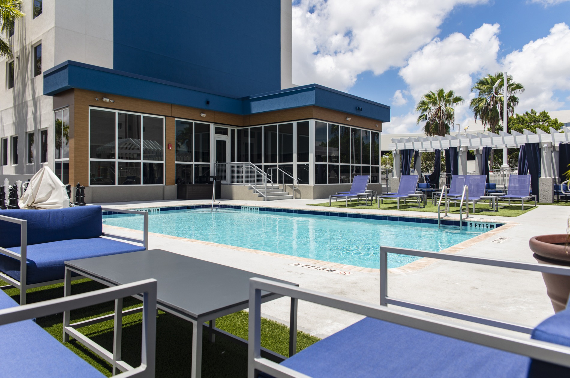 Hampton Inn & Suites by Hilton Miami Airport South / Blue Lagoon - Pool Area