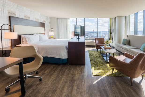 Images Hampton Inn & Suites Washington DC-Navy Yard