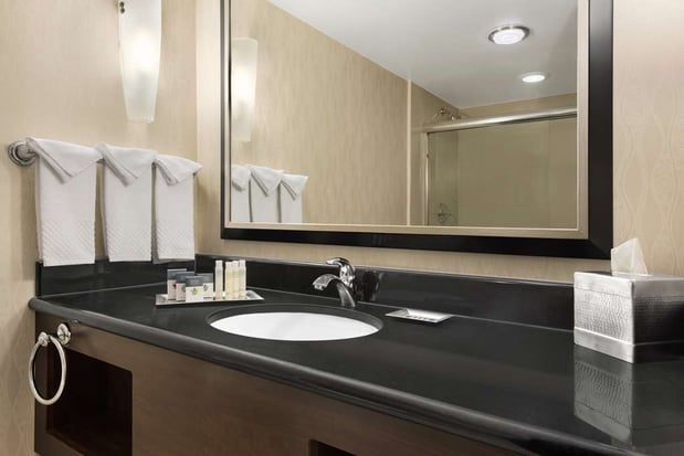 Images DoubleTree by Hilton Hotel Wichita Airport
