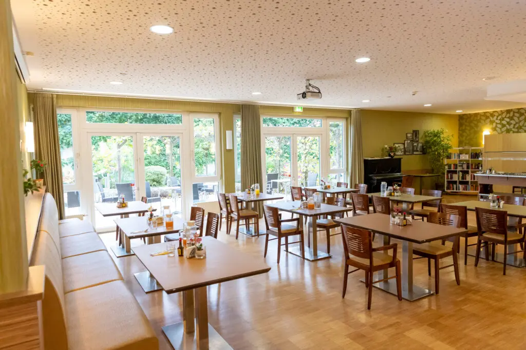 Zentrum für Betreuung und Pflege Phönix Köln-Weidenpesch, Neusser Str. 669-673 in Köln