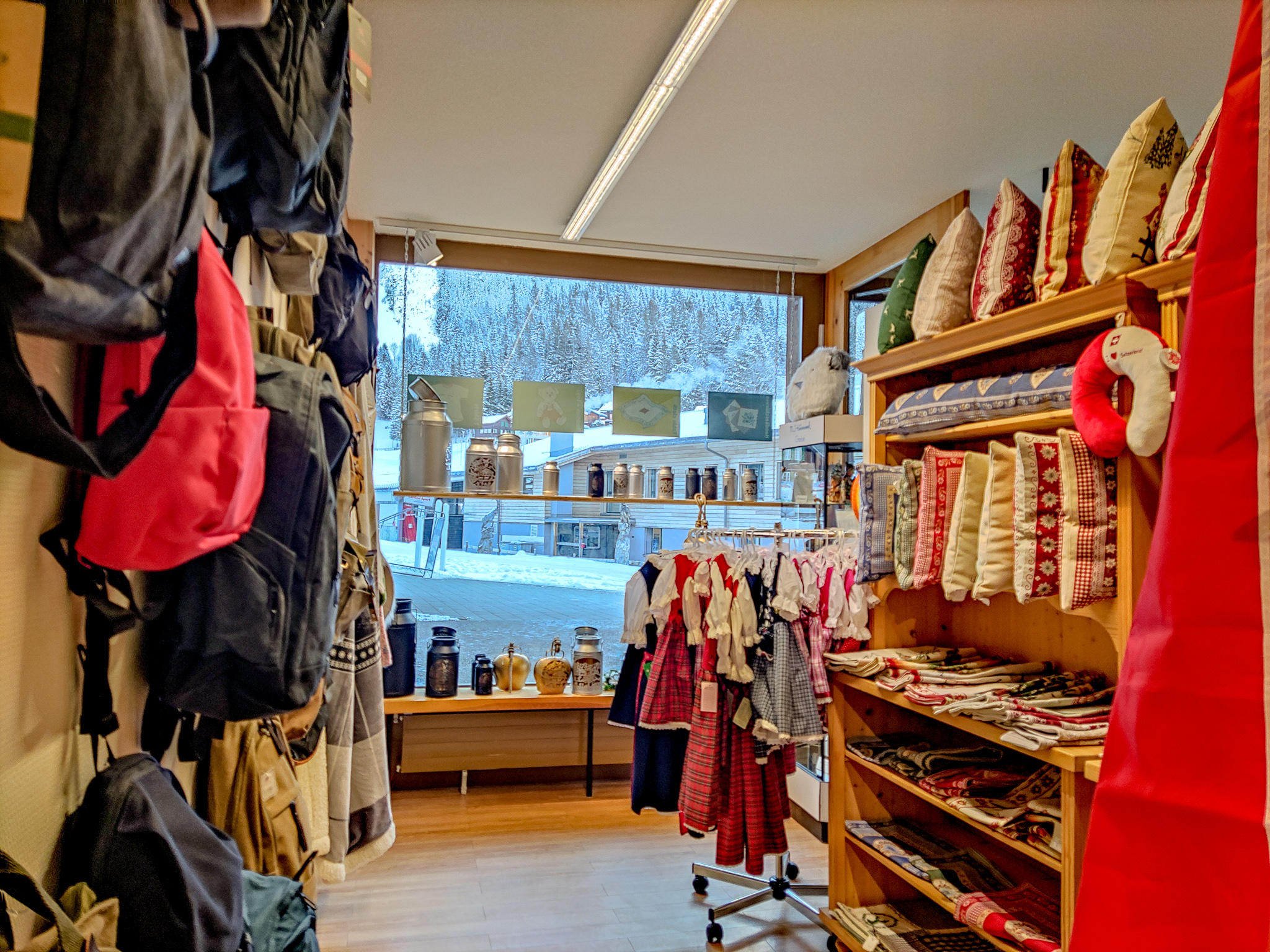 Bilder Swiss Made Shop Wengen