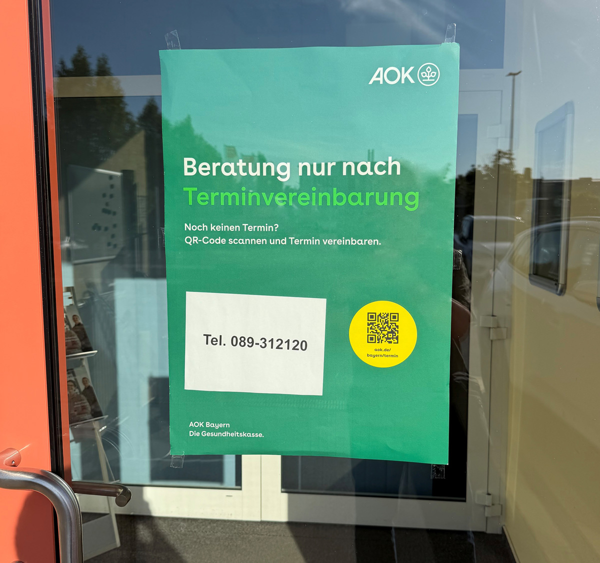AOK Bayern Geschäftsstelle Zirndorf - Eingang AOK  …