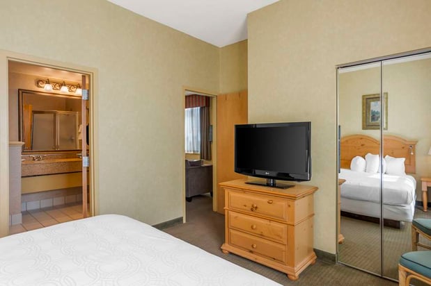 Images Best Western Plus Revere Inn & Suites