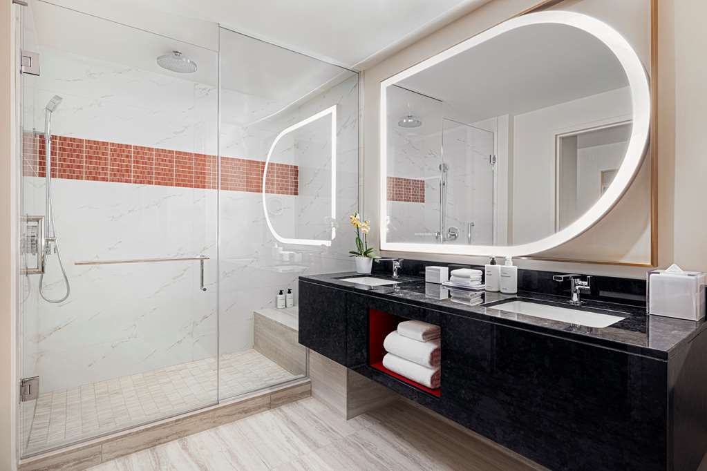Guest room bath