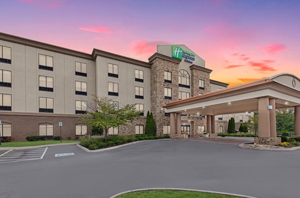 Images Holiday Inn Express & Suites Cleveland Northwest by IHG