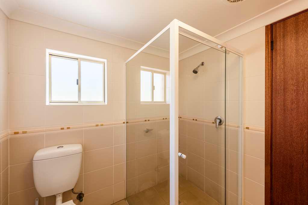 Executive Room - Bathroom Best Western Plus Ambassador Orange Orange (02) 6393 7500