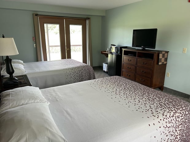 Images Redwood Inn & Suites