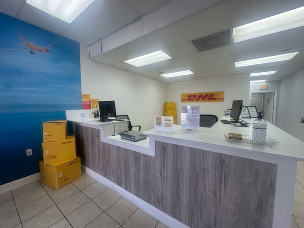 Images DHL Express Service Point North Miami Beach