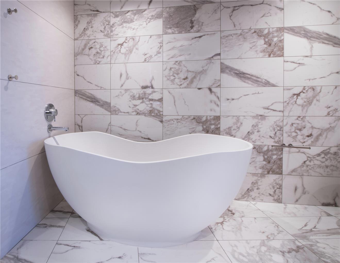 Guest room bath
