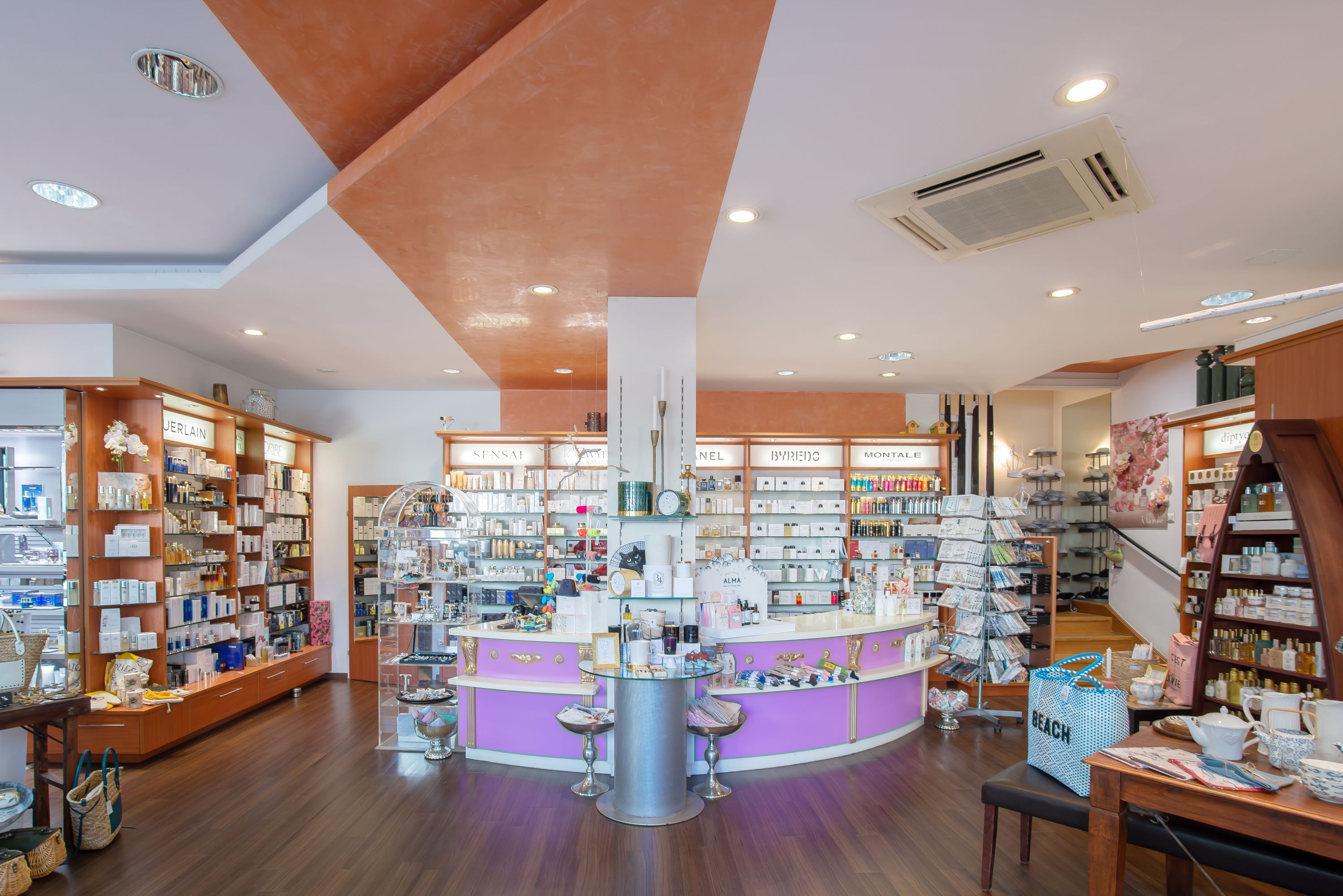 Bilder Nägele & Strubell Parfumerie