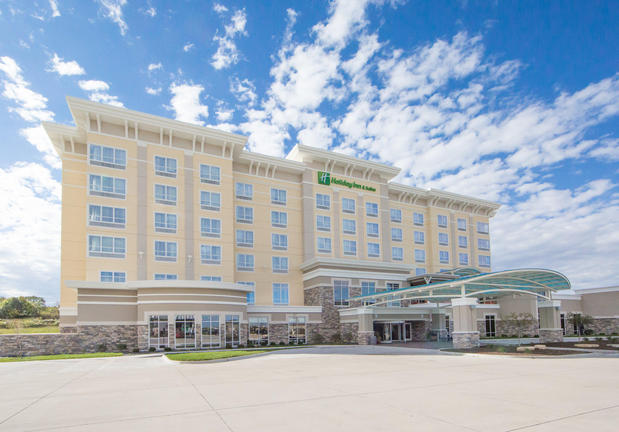 Images Holiday Inn & Suites Davenport, an IHG Hotel