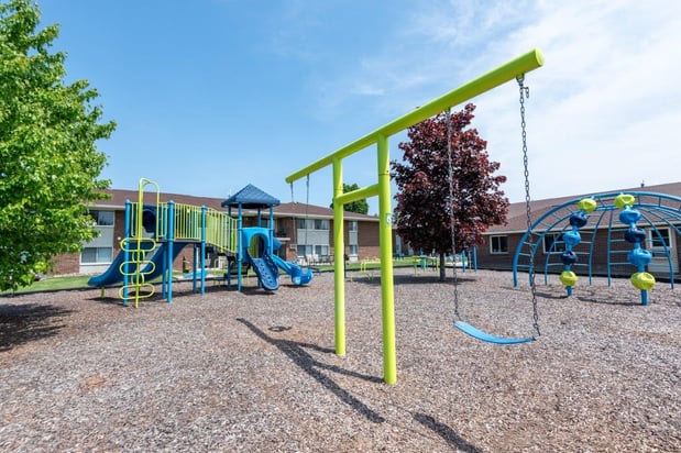 Images Creek Hill Apartment Homes