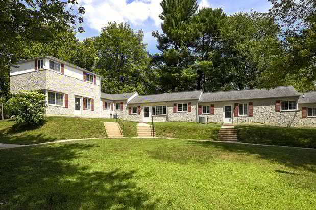 Images Greenville on 141 Apartments & Townhomes