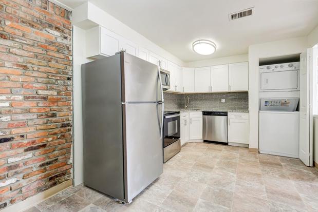 Images Idylwood Apartment Homes