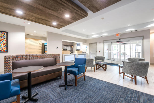 Images Holiday Inn Express & Suites Lagrange by IHG