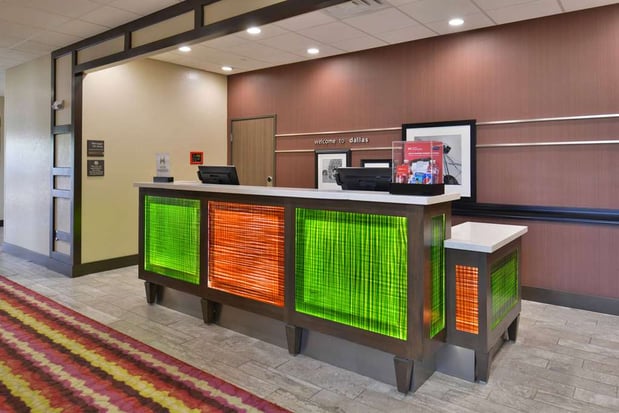 Images Hampton Inn & Suites Dallas Market Center
