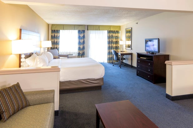 Images Holiday Inn Express & Suites St. Joseph Lakefront by IHG