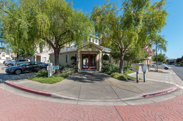 Images Monica Betancur, REALTOR | Compass