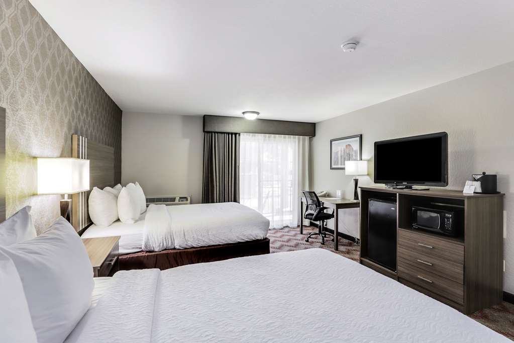 2 Queen Room