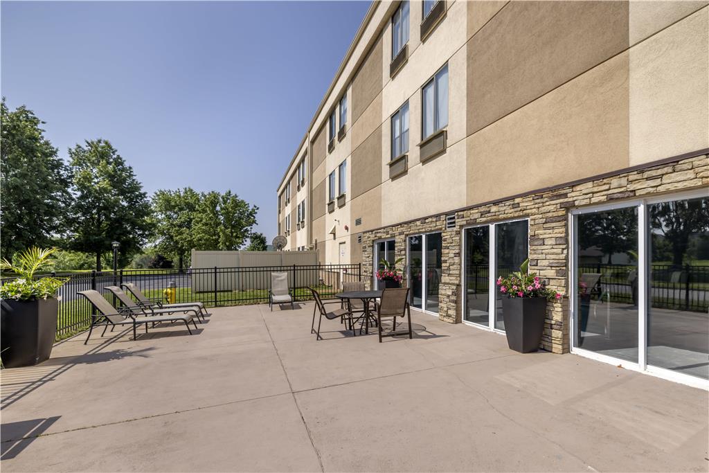 BW Plus Lees Summit Pool