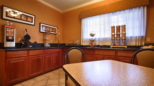 Images Best Western Henrietta Inn & Suites