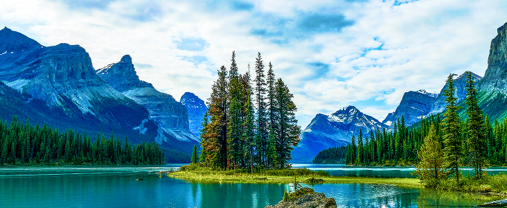 Spirit Island at Maligne Lake, Jasper National Park, Alberta.