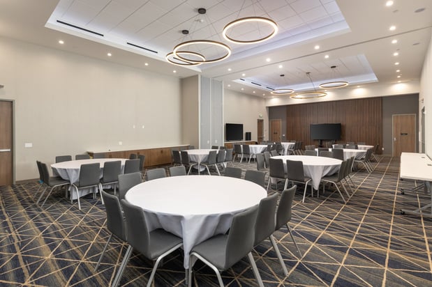 Images Holiday Inn & Suites Monterey Park - Los Angeles by IHG