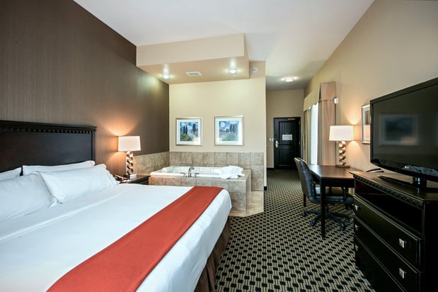 Images Holiday Inn Express & Suites Green Bay East by IHG