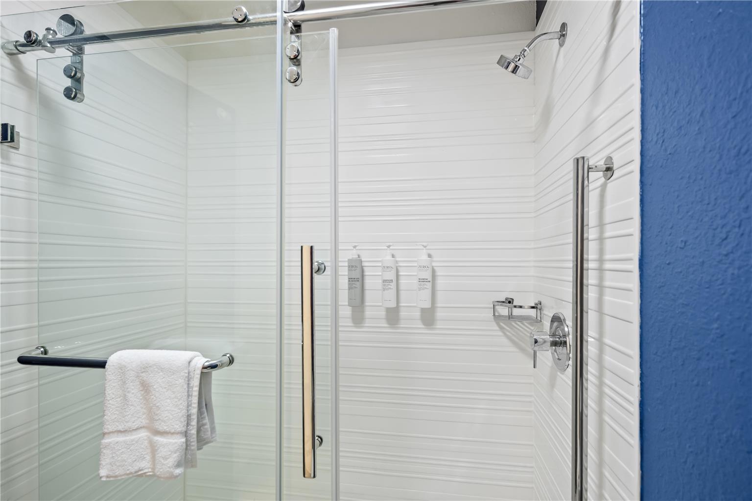 Guest room bath 