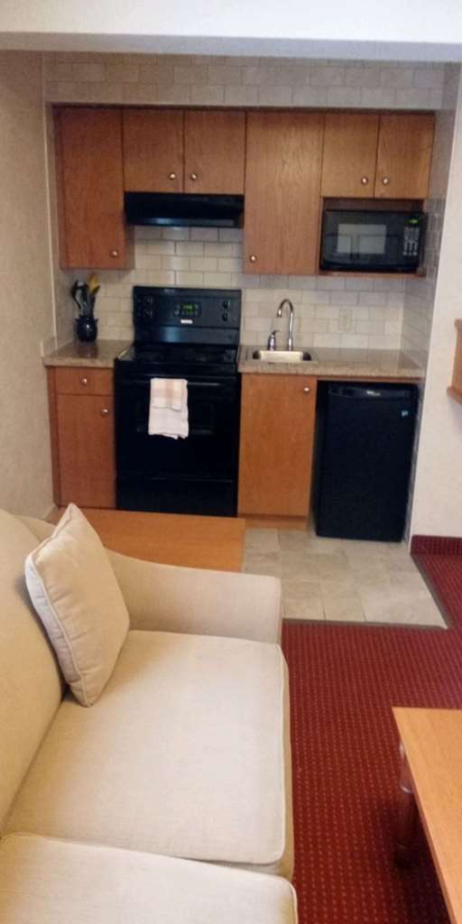 Queen Suite with Kitchenette and Sofa Bed Best Western Plus Otonabee Inn Peterborough (705)742-3454