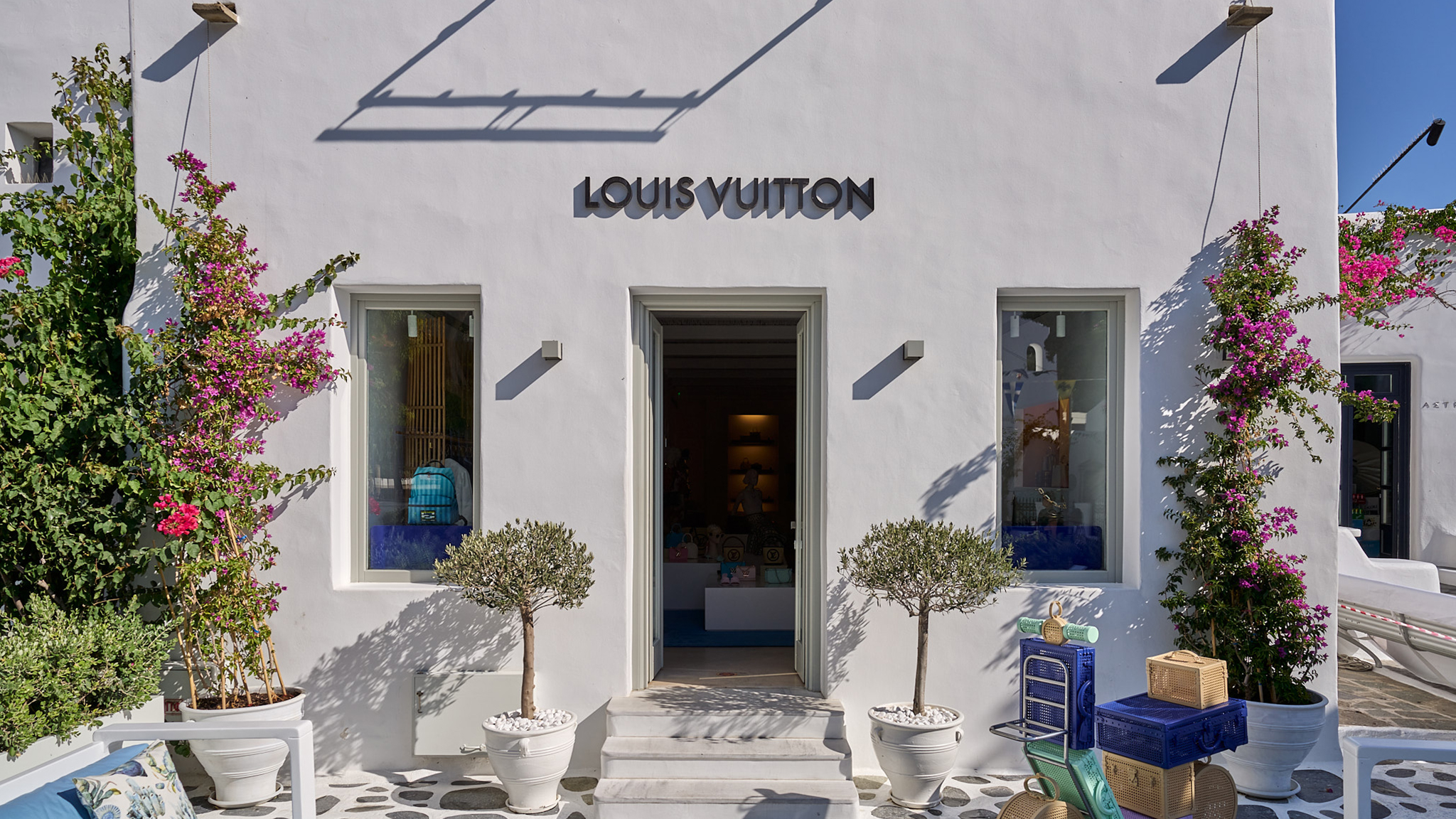 Louis Vuitton pops up in Mykonos!